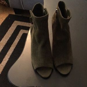 Jessica Simpson 7 Keris (never worn)